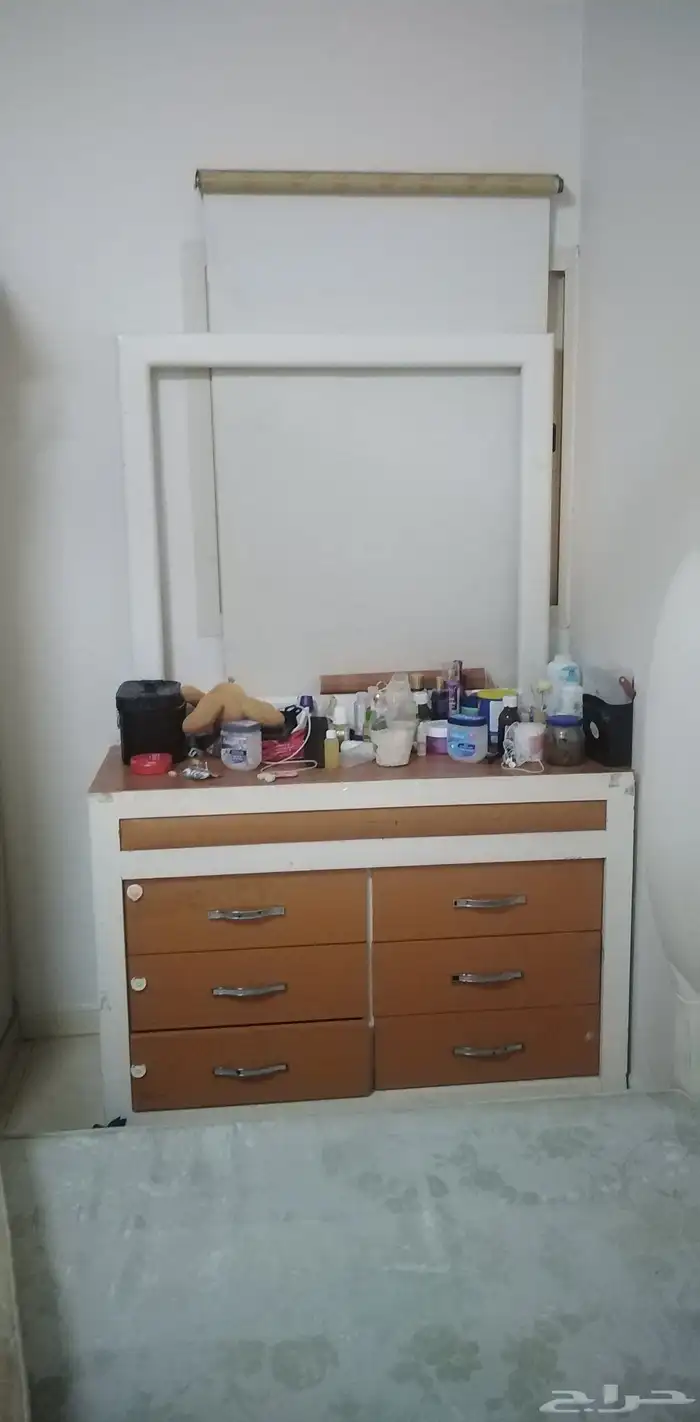 تسريحه لون بني وابيض 6 ادراج سليمه بحاجه الى مرآه 2