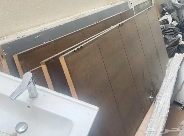 عندنا ابواب خشب مستخدمه وابواب والمنيوم للبيعه 2