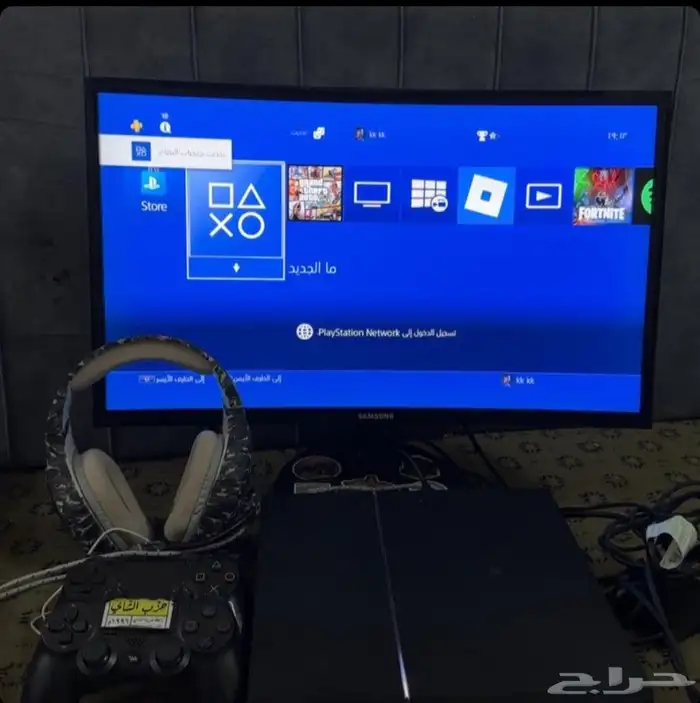 للبيع سوني فور مع شاشه قيمنق ويدات 1