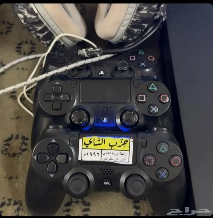 للبيع سوني فور مع شاشه قيمنق ويدات 0