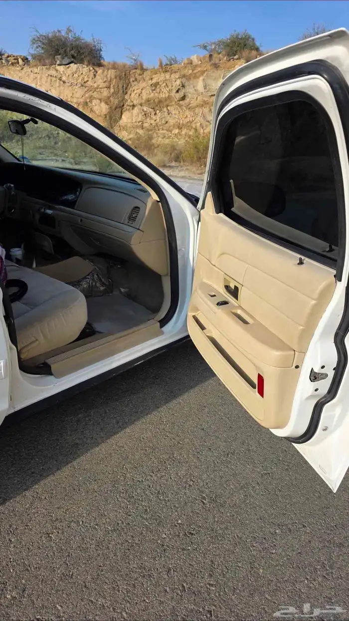 فورد فكتوريا بوليسي للبيع 9