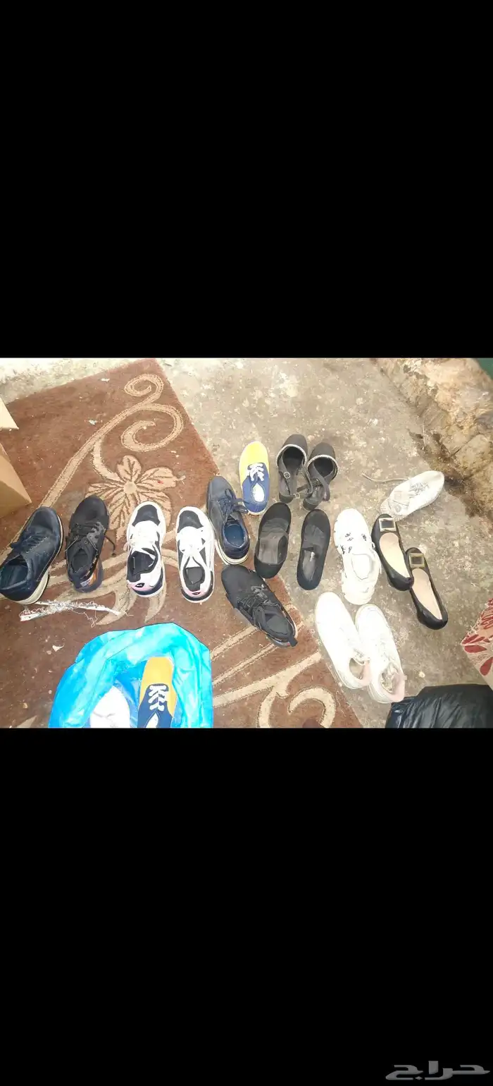 اغراض للبيع ثنتين شاشات وحذيان 2