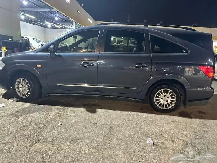 سياره للبيع سانج يونج روديس كوري 2012 4