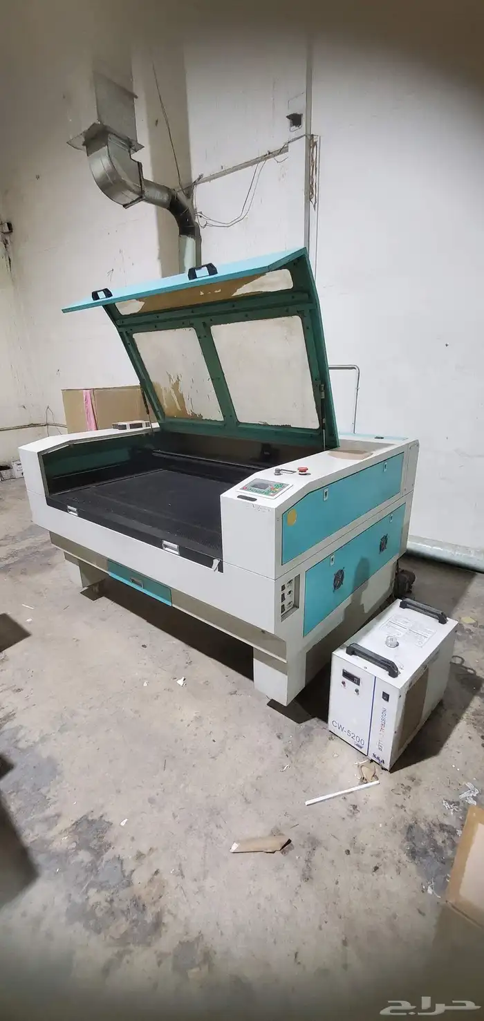 ليزر مكينه 130 90 نظيفه جدا مشروط بكامل أغراضها للبيع 1