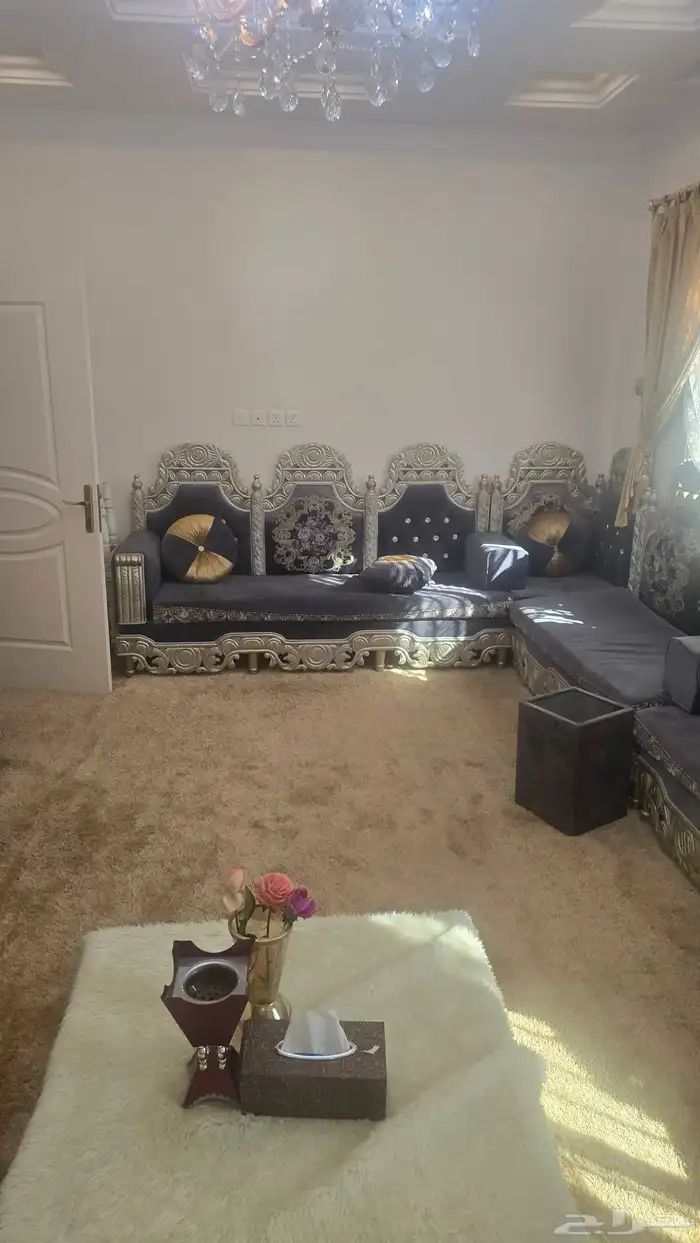 كنب ملكي للبيع ب3000 مع الفرش والصامل ما نقصر 0