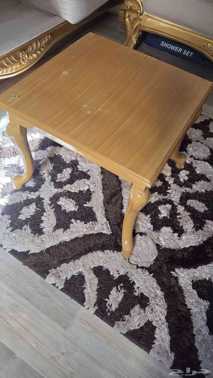 طاولة للبيع السعر 20 0