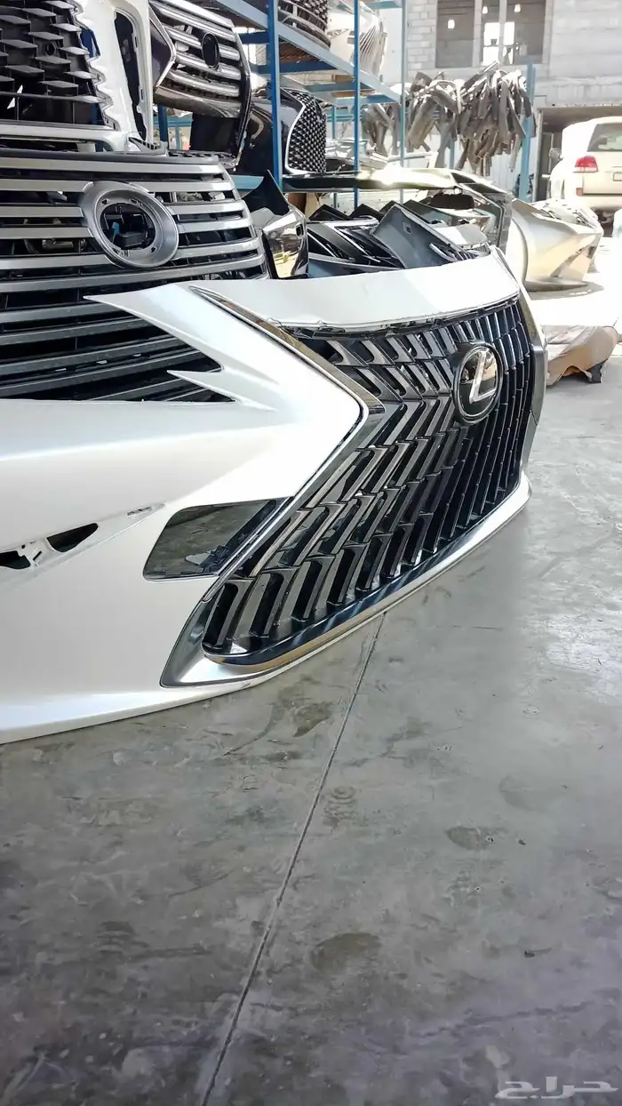 صدام امامي مع اشبك لكزس es350 مديل 2023 1