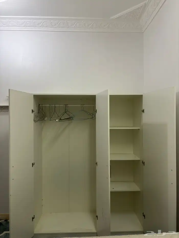 دولاب ملابس من اكيا الطول 170 والعرض تقريبا 180 0
