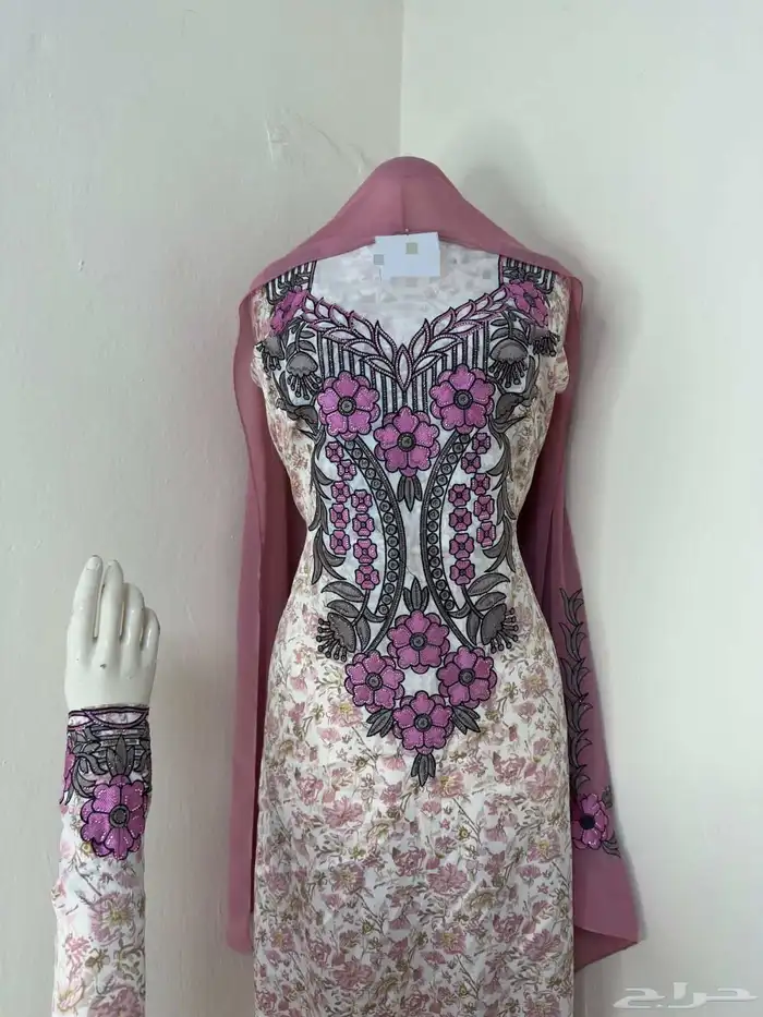 مخاوير قطع غير مفصلة تطريز على الصدر والاكمام 2