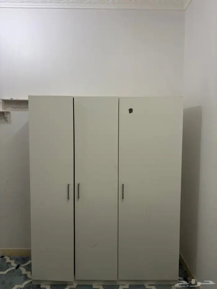 دولاب ملابس من اكيا الطول 170 والعرض تقريبا 180 1