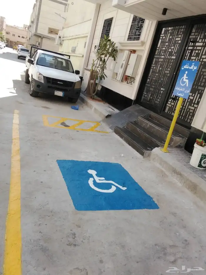 تخطيط مواقف السيارات مع رسم موقف ذوي الاحتياجات الخاصة 1