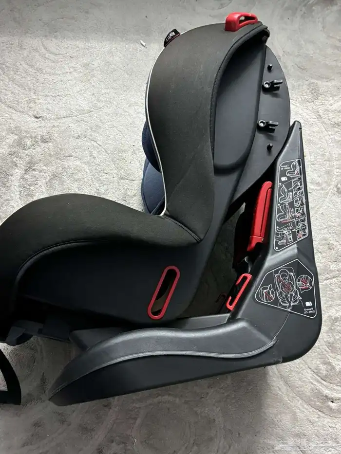 كرسى أطفال حق السيارة حاجة نظيفة جدا للبيع 2