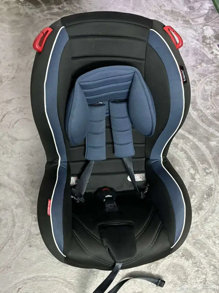 كرسى أطفال حق السيارة حاجة نظيفة جدا للبيع 0