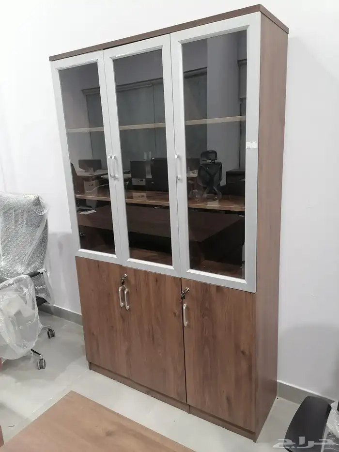 مكتب اداري فخم مع دولاب طاولة شائي نفس اشكال طقم 7