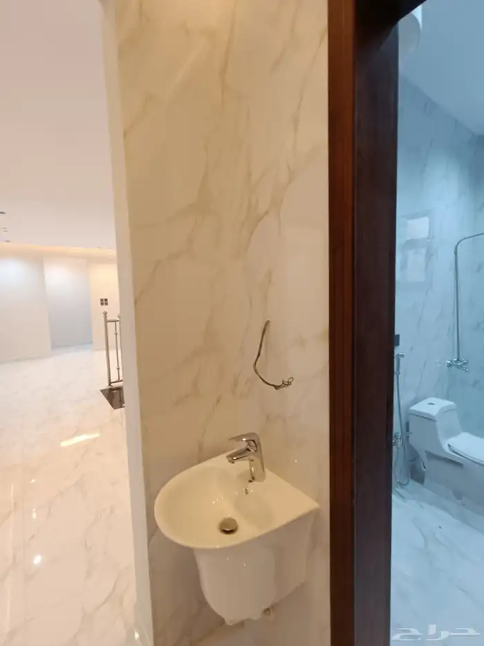 للبيع روف علويه 5 غرف نوم  ومدخل سياره بحوش وشقق أرضيه 24