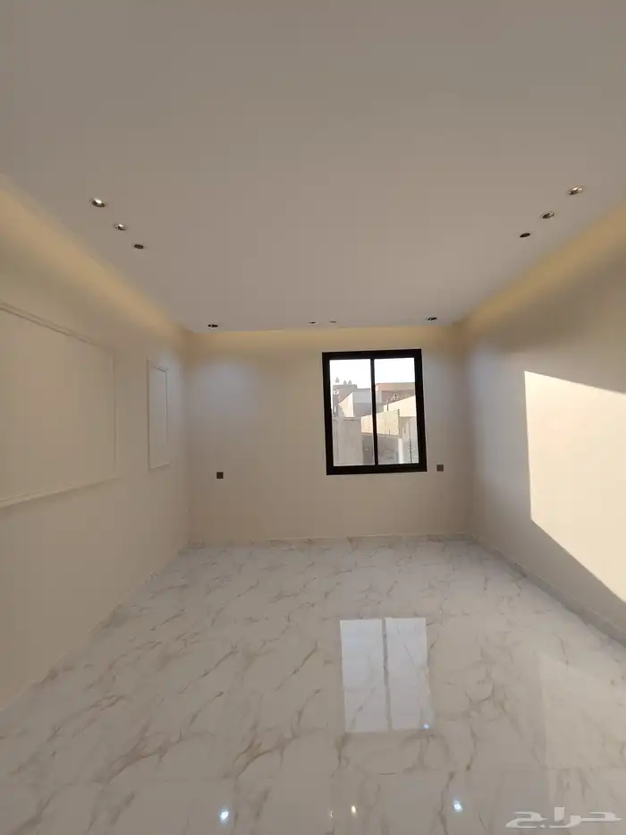 للبيع روف علويه 5 غرف نوم  ومدخل سياره بحوش وشقق أرضيه 9