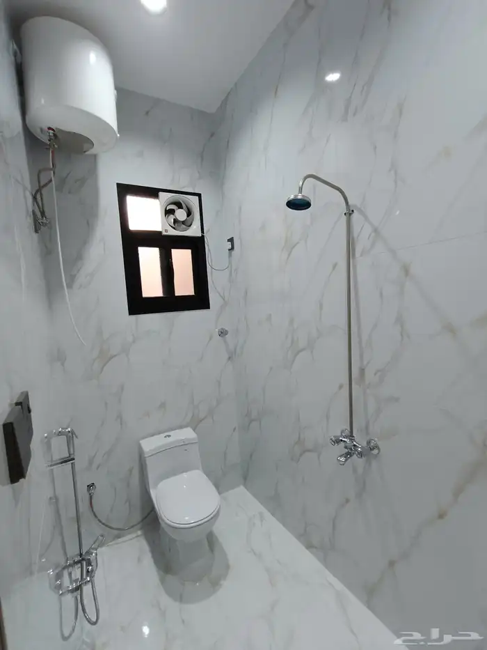 للبيع روف علويه 5 غرف نوم  ومدخل سياره بحوش وشقق أرضيه 26