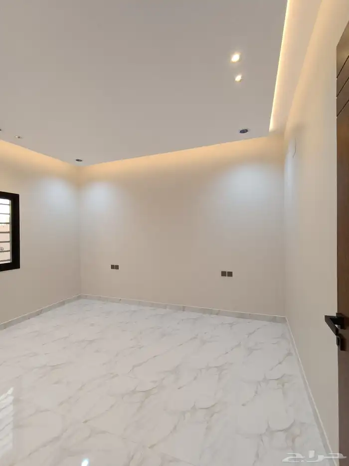 للبيع روف علويه 5 غرف نوم  ومدخل سياره بحوش وشقق أرضيه 27