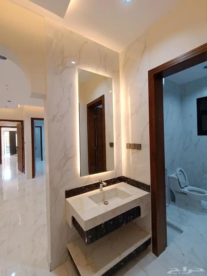 للبيع روف علويه 5 غرف نوم  ومدخل سياره بحوش وشقق أرضيه 39