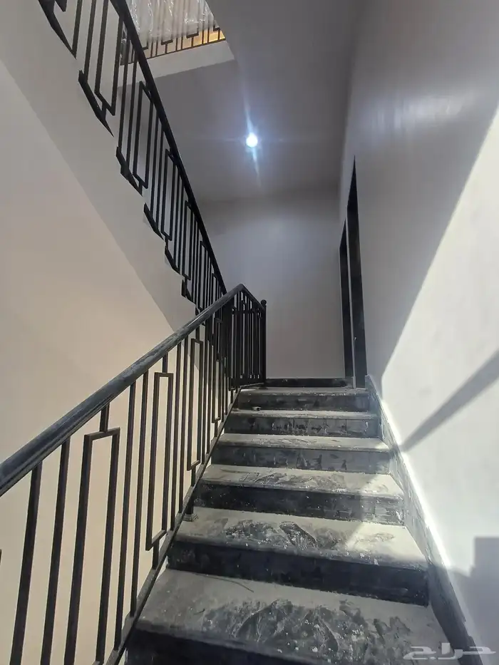 للبيع دور علوي بصك مستقل حي النظيم 1