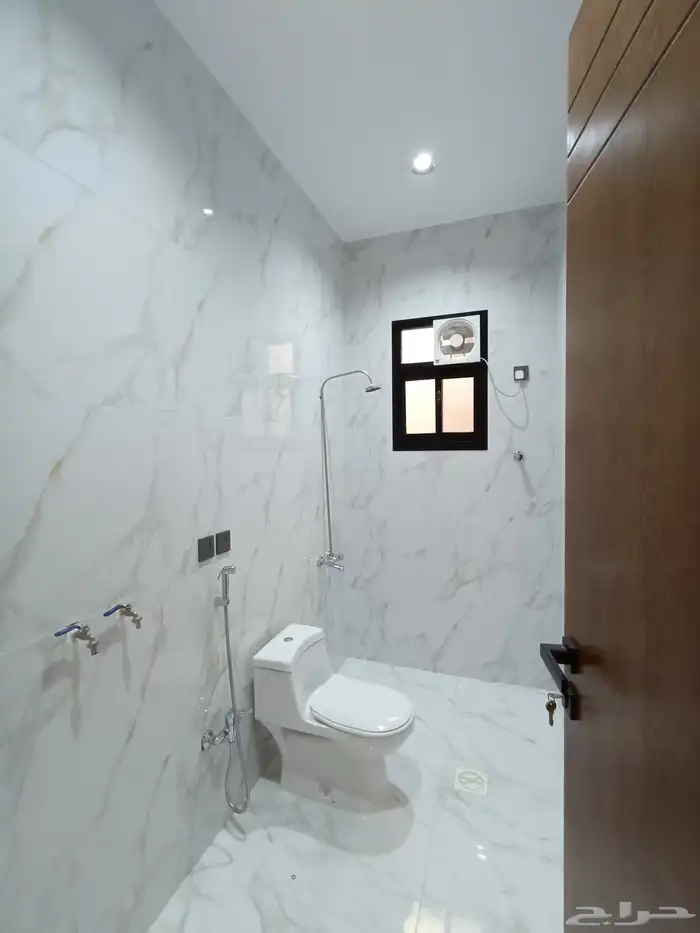 للبيع روف علويه 5 غرف نوم  ومدخل سياره بحوش وشقق أرضيه 23