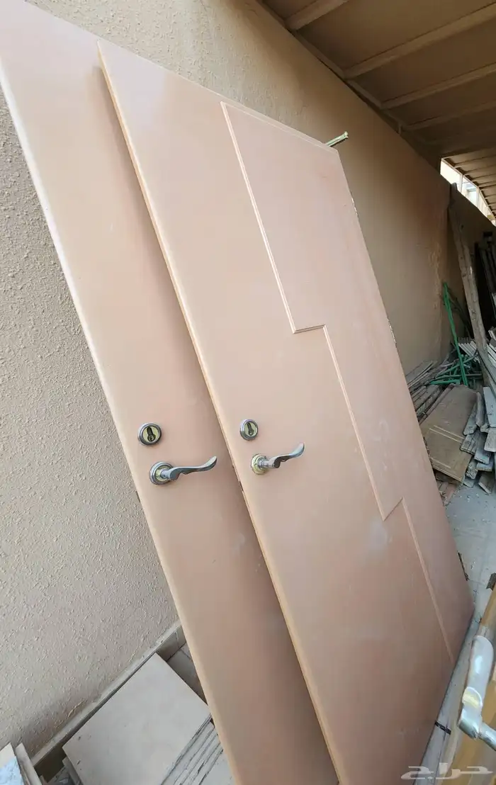 أبواب خشبية بحالة جيدة 1