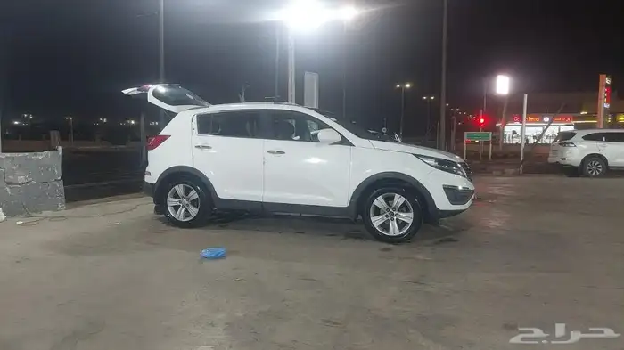 سيارة كيا سبورتاج 2011 بحاله ممتازه للبيع جير اتوماتيك والفح 2