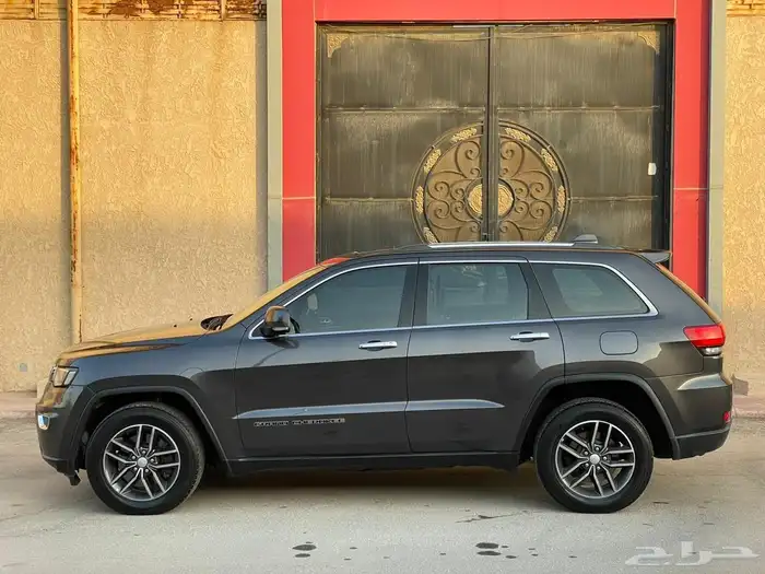 جراند شروكي ليمتد 2017 - 8 سلندر فل كامل 10