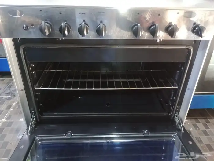 للبيع فرن ايطالي جليم غاز اصلي مقاس50 80 موجود في المحل جده 8
