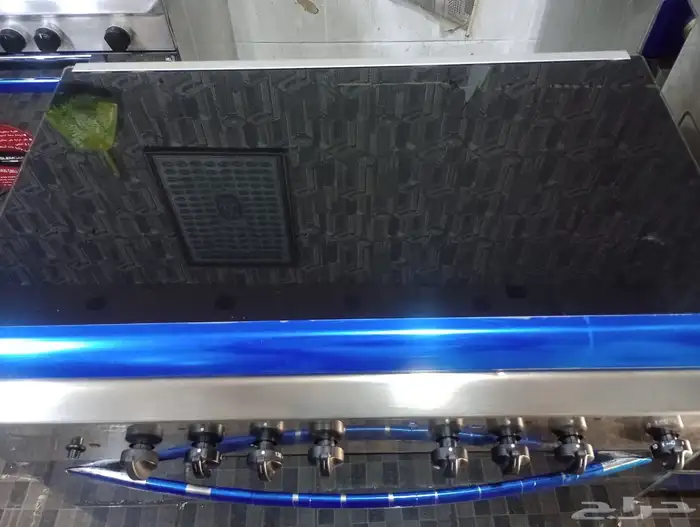 للبيع فرن ايطالي جليم غاز اصلي مقاس50 80 موجود في المحل جده 7