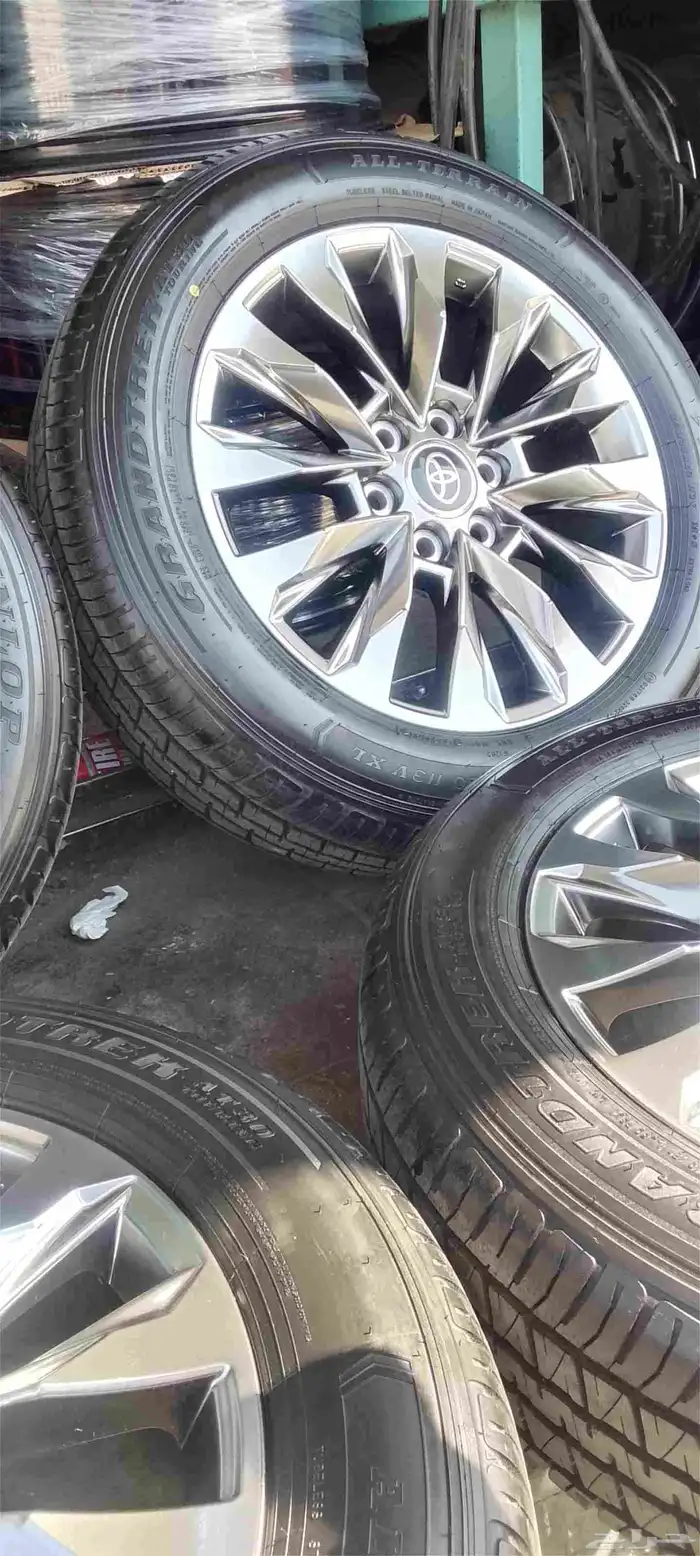 جنوط و الكفرات جيف تويوتا لاندكروزر مقاس 20 أصلي وكاله موديل 2