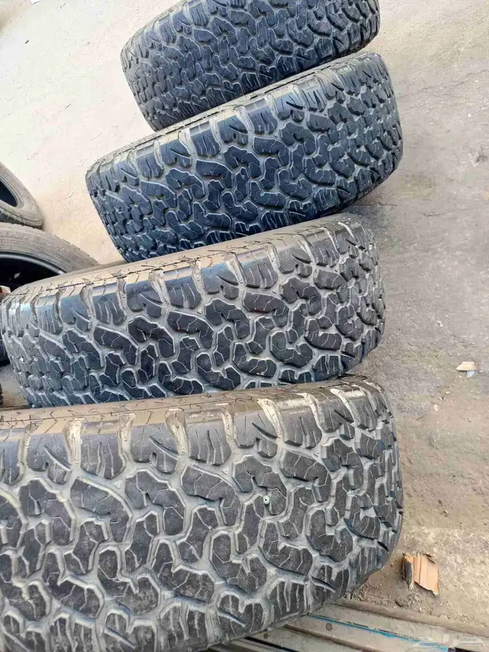 كفرات مستعمل نضيف نص حجري ودواي مقاسها 315 70 17 9