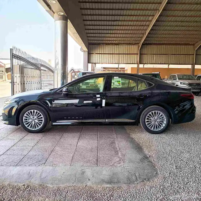 تويوتا كامرى LE موديل 2025 اصفار سعودى- نصف فل 4
