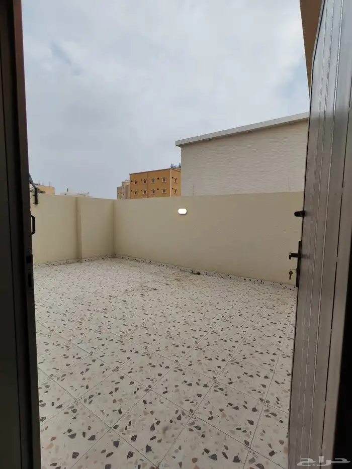 للبيع روف علوي بسعر 650 الف شمال الخميس وسط الخدمات 27