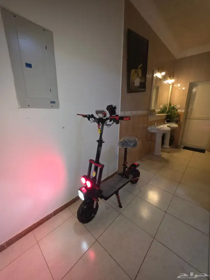 السلام عليكم سكوتر المدرعة للبيع المستخدم نظيف إسكوتر نضيفف 16