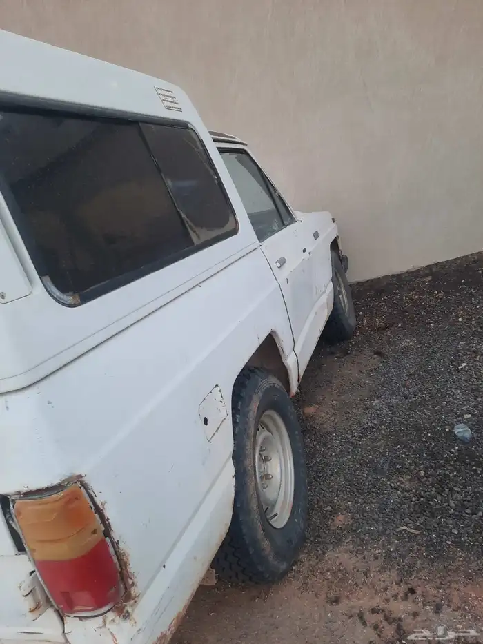 اعرض لكم سيارة بترول بابين نيسان موديلها 83 الاستمارة منته 0