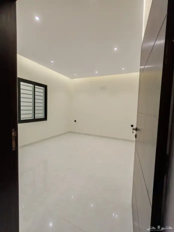 للبيع روف علوي بسعر 650 الف شمال الخميس وسط الخدمات 25