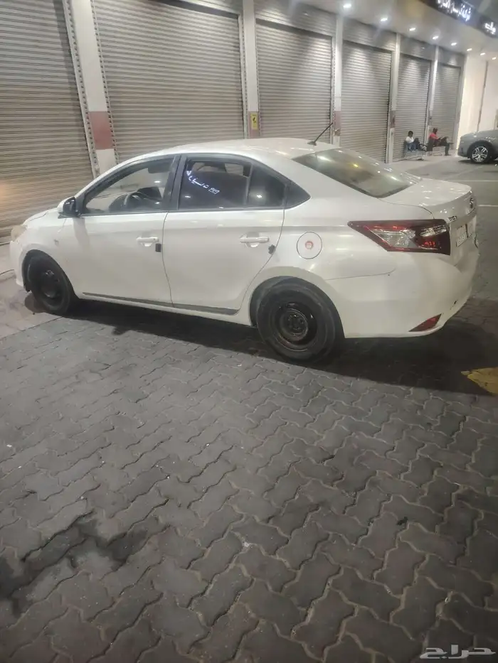 تايوتا يارس 2015 4