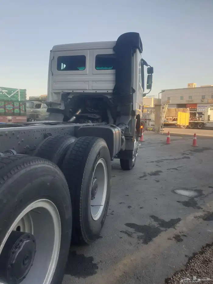 شاحنة مرسيدس موديل 2007 2