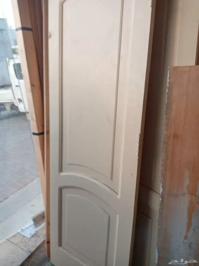 عندنا ابواب خشب مستخدمه وابواب حديد والمنيوم جديده للبيعه 3