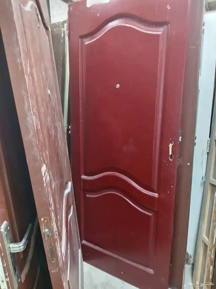عندنا ابواب خشب مستخدمه وابواب حديد والمنيوم جديده للبيعه 6