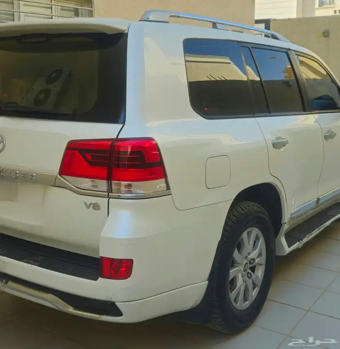 لاندكروزر 2017 GXR 9