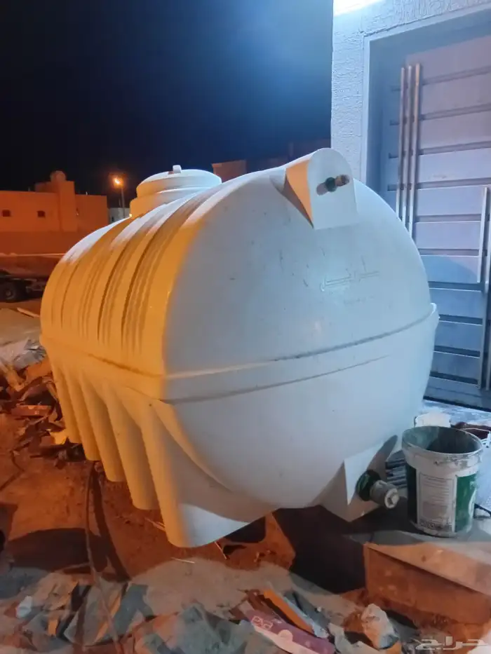 خزان مياه 5000الف لتر الزامل. فيه فتحه في السفل ضغير تنتصلح 1