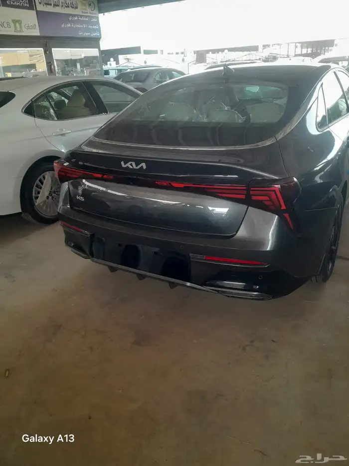 كيا K5 نص فل بانوراما مراتب جلد اللون رمادى 3
