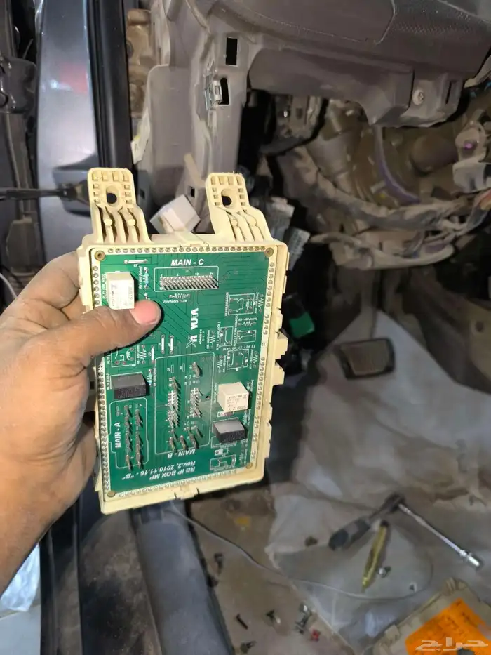 خبير وفني وكهربائي سيارت متنقل داخل الرياض فقط اتصل نصل 0