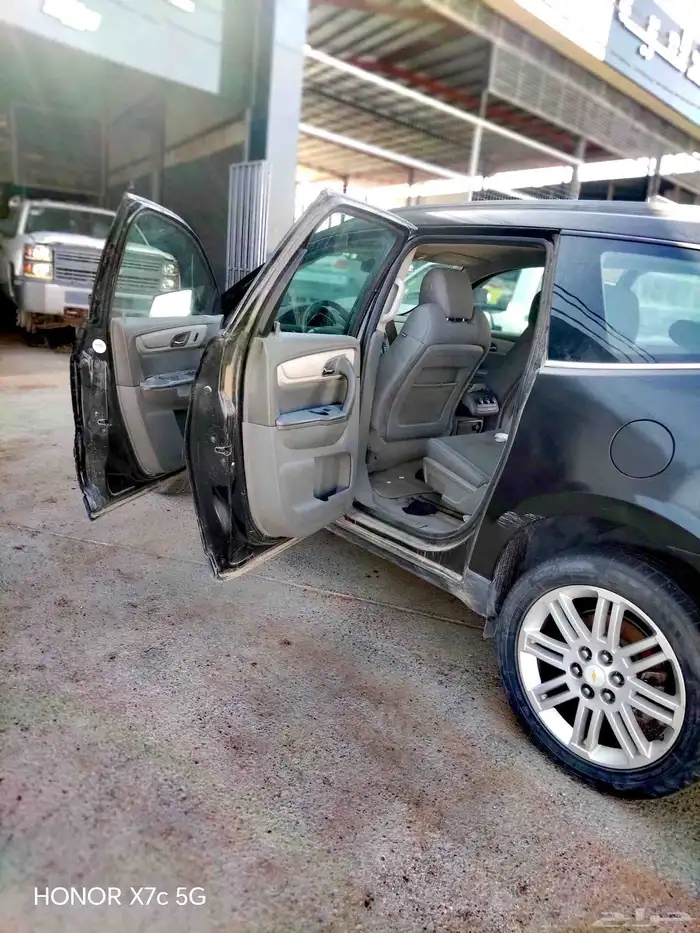 شيفرولية ترافيرس 2015 اسود 1