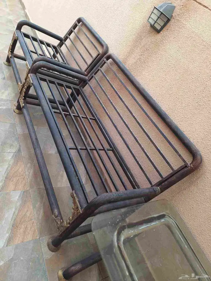 طقم جلسه خارجية. كراسي وطاولة ذات وزن ثقيل. مصبوغ وداخل فرن 1