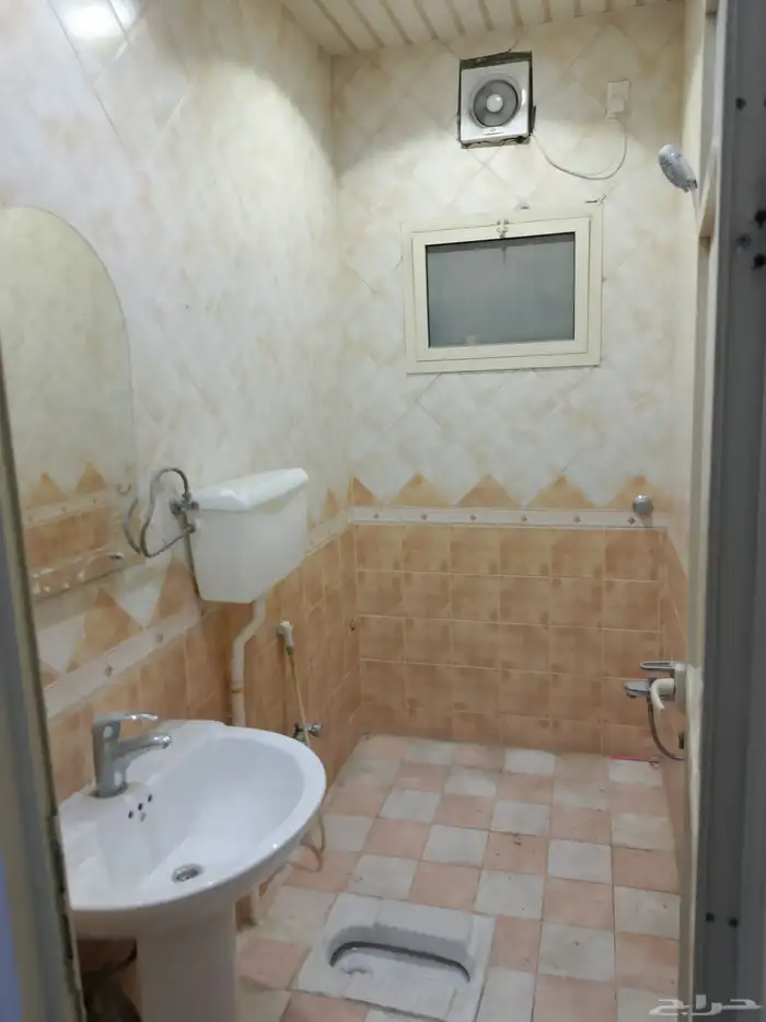 للايجار شقه عوائل ارضيه حي بدر 3غرف وصاله 18 الف دوفعات 7