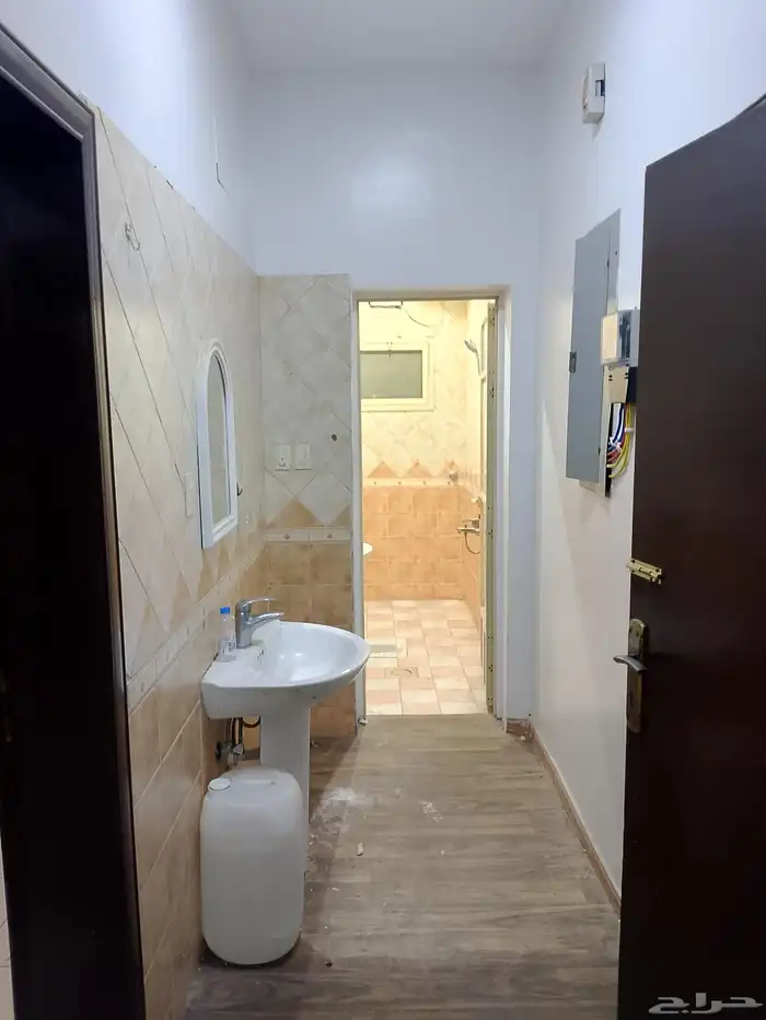 للايجار شقه عوائل ارضيه حي بدر 3غرف وصاله 18 الف دوفعات 6