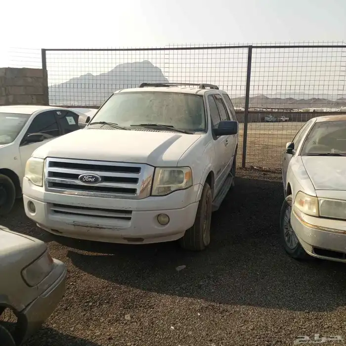 تويوتا نسيان. فورد 4